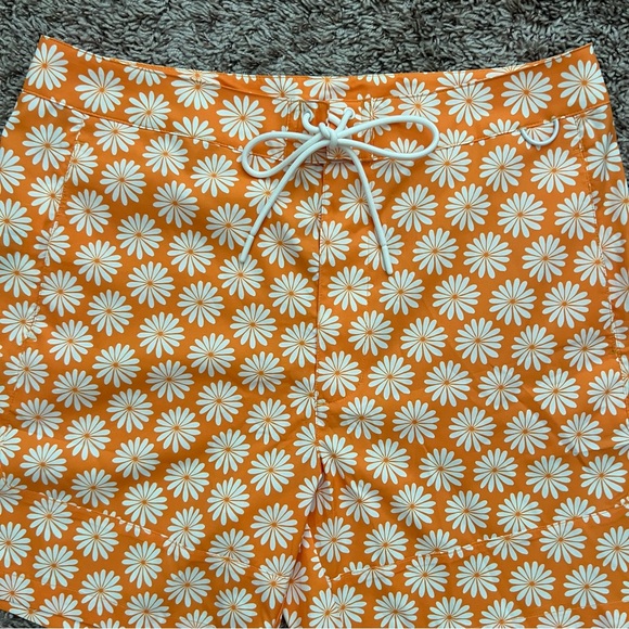 Outdoor Voices Men's Solarcool 6" Beach Boardshort in Apricot Floral - Picture 4 of 9
